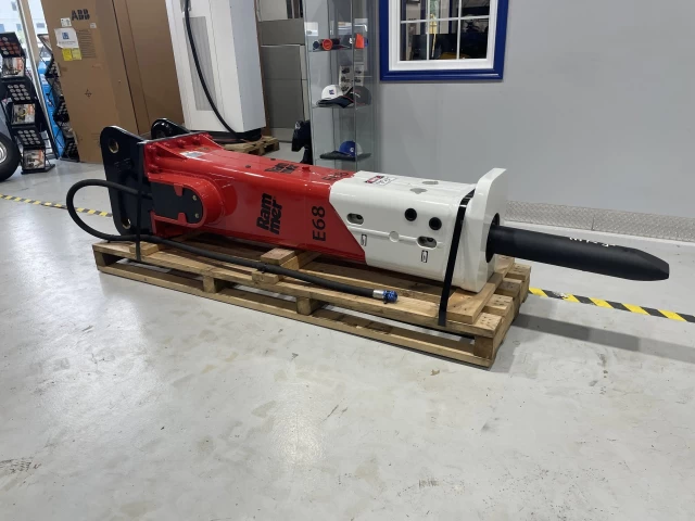 RAMMER MARTEAU REMISE A NEUF POUR EXCAVATRICE E68  2022